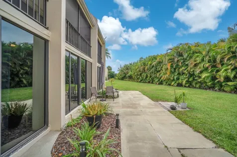 1823 Presidential Way West Palm Beach FL 33401