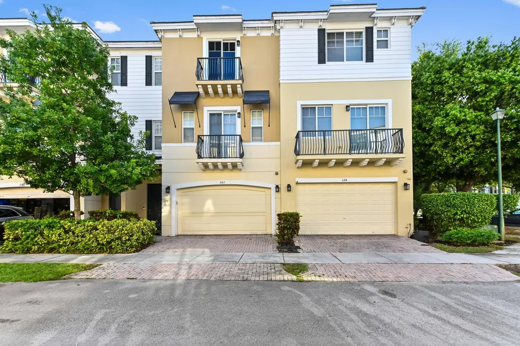 642 NW 38th Circle Boca Raton FL 33431