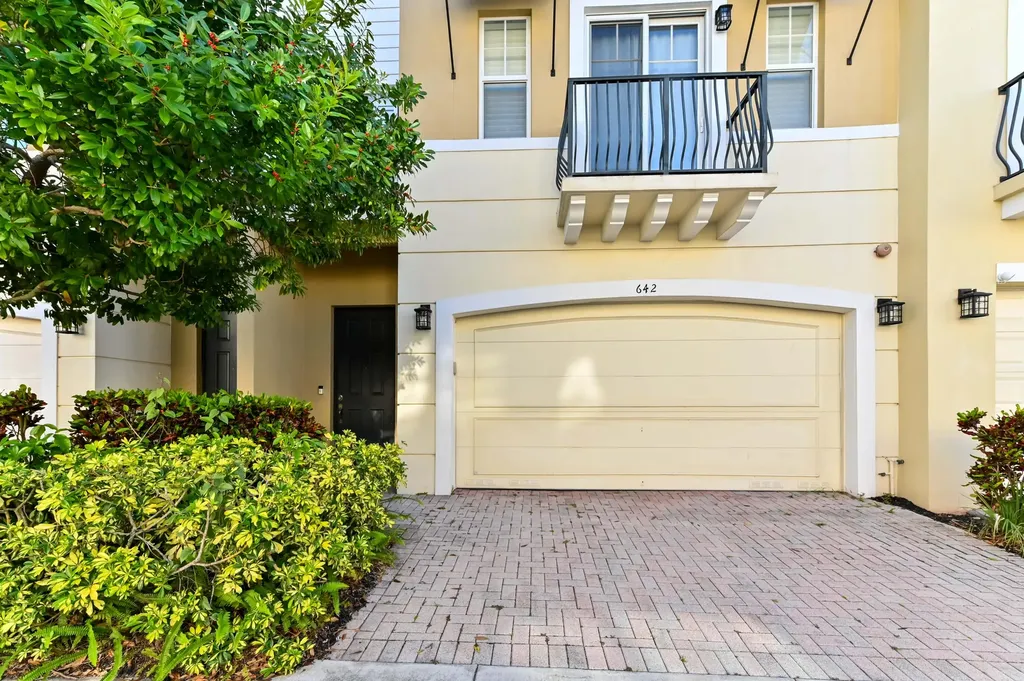 642 NW 38th Circle Boca Raton FL 33431