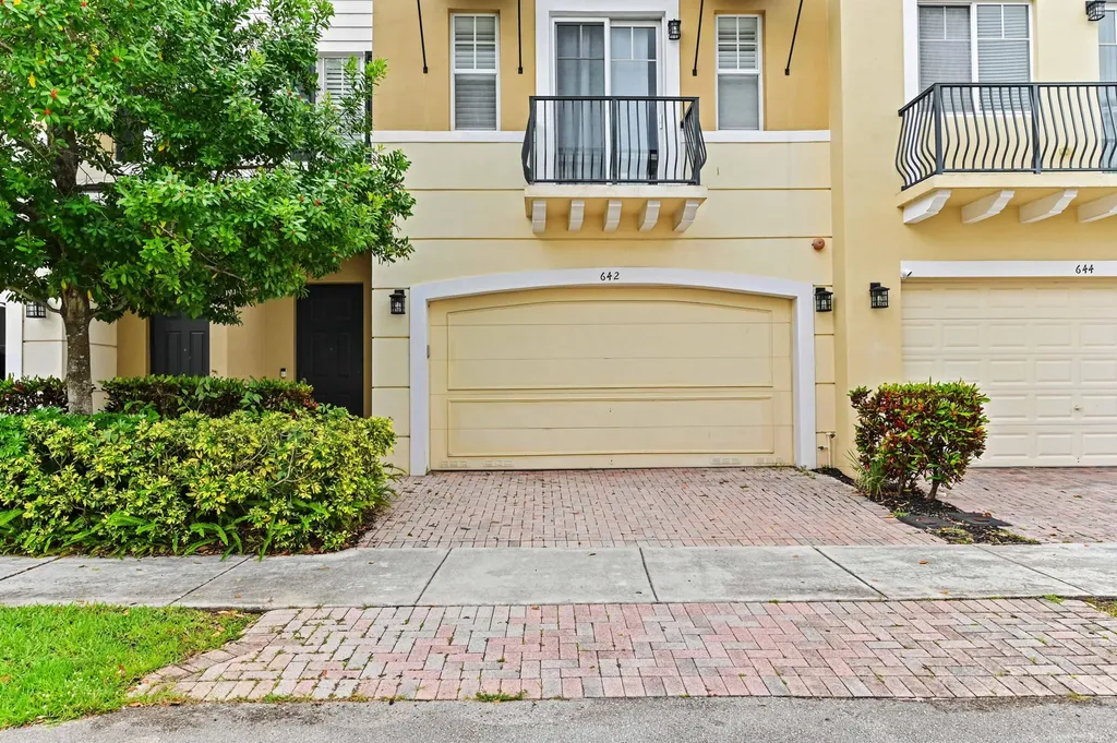 642 NW 38th Circle Boca Raton FL 33431