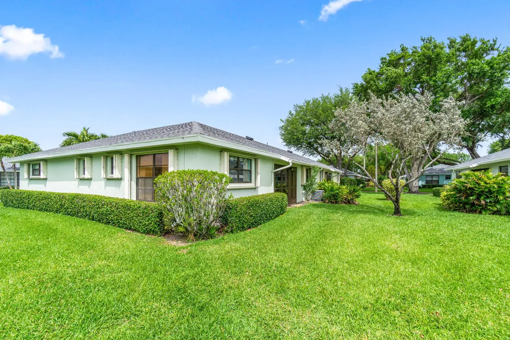 9865 Pecan Tree Drive Boynton Beach FL 33436