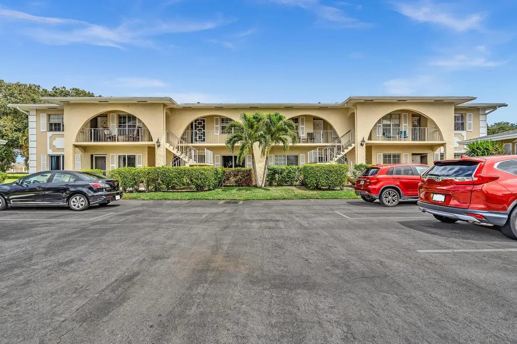13721 Flora Place Delray Beach FL 33484