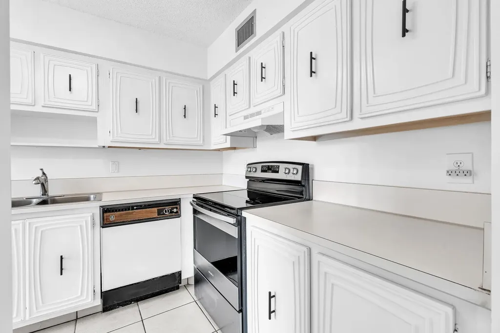 13721 Flora Place Delray Beach FL 33484