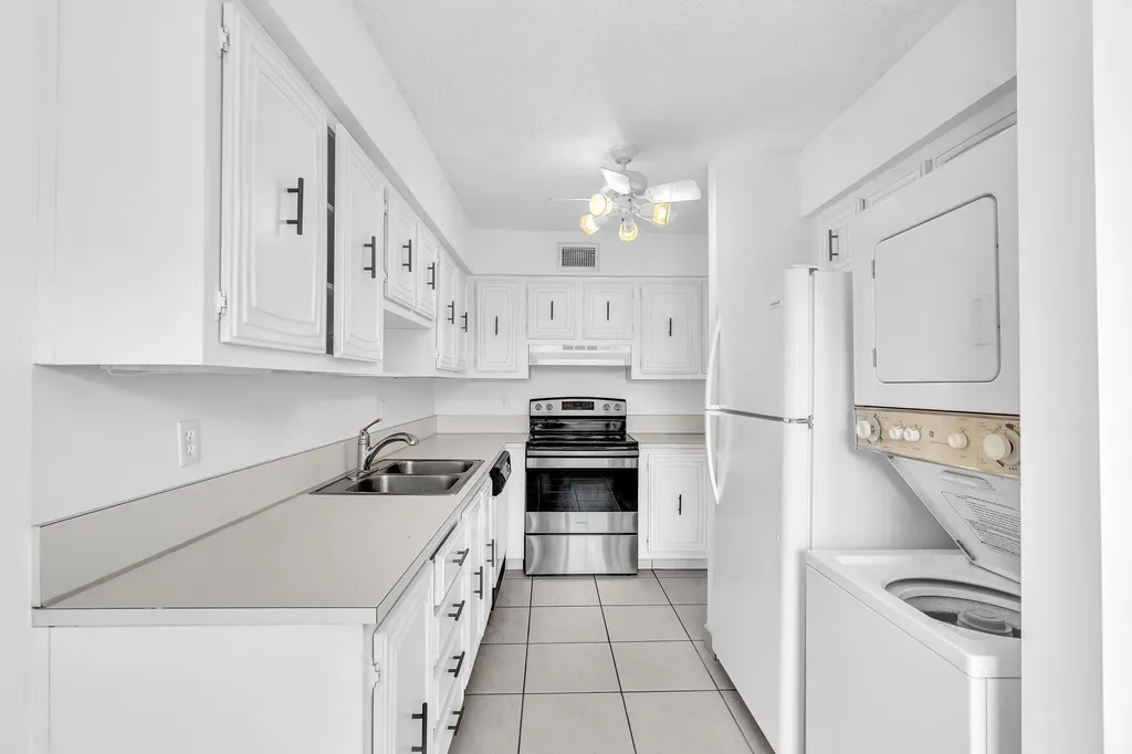 13721 Flora Place Delray Beach FL 33484