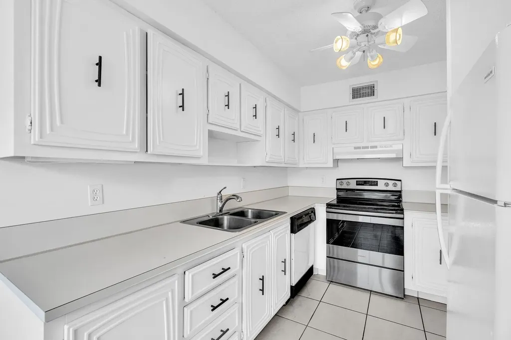 13721 Flora Place Delray Beach FL 33484