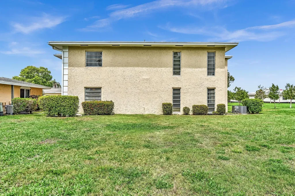 13721 Flora Place Delray Beach FL 33484