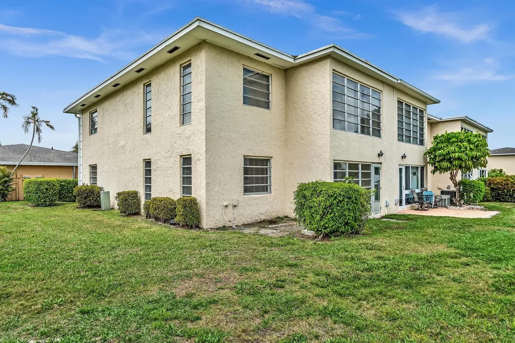 13721 Flora Place Delray Beach FL 33484