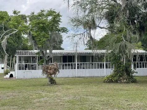 4523 SE 30th Street Okeechobee FL 34974