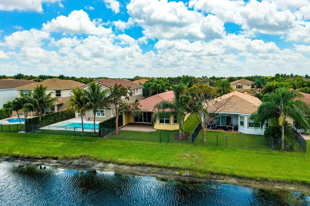 8136 Pinnacle Pass Way Boynton Beach FL 33473