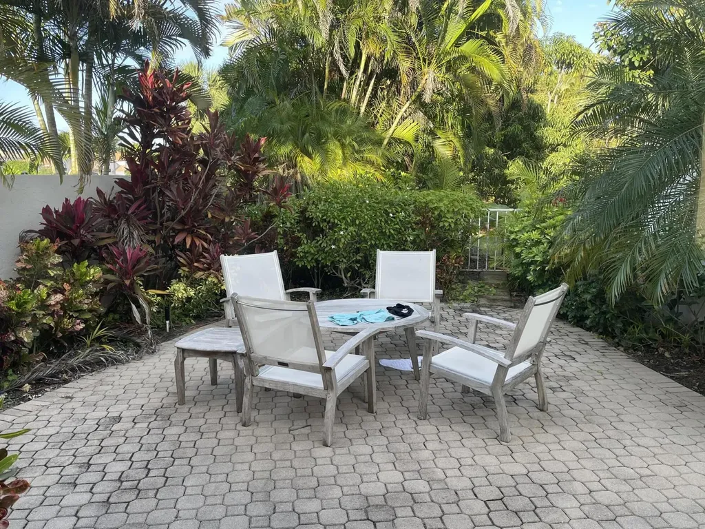 17560 Via Capri Boca Raton FL 33496
