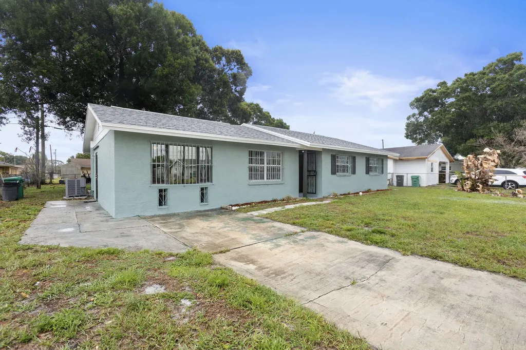 307 Essex Drive Fort Pierce FL 34946