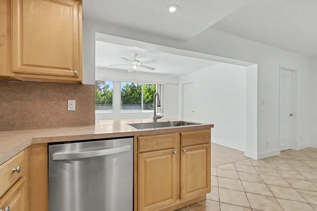 4800 NE 25th Avenue Fort Lauderdale FL 33308