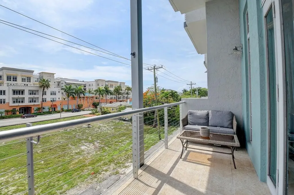 185 NE 4th Avenue Delray Beach FL 33483