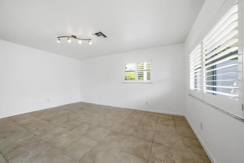 1200 NE 17th Court Fort Lauderdale FL 33305
