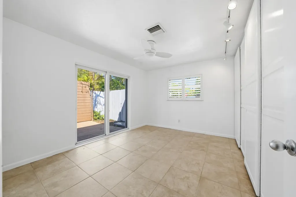 1200 NE 17th Court Fort Lauderdale FL 33305