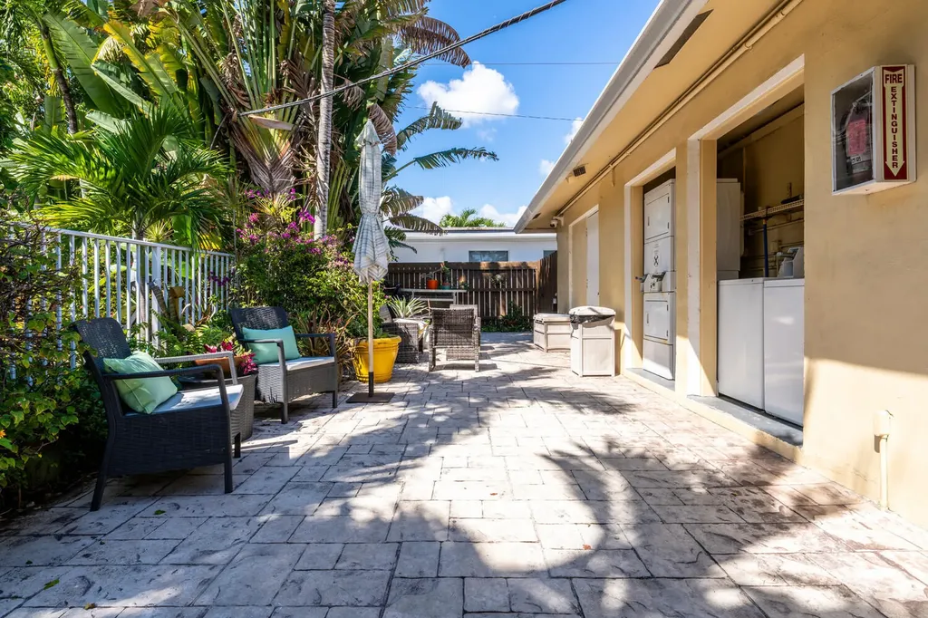 1200 NE 17th Court Fort Lauderdale FL 33305