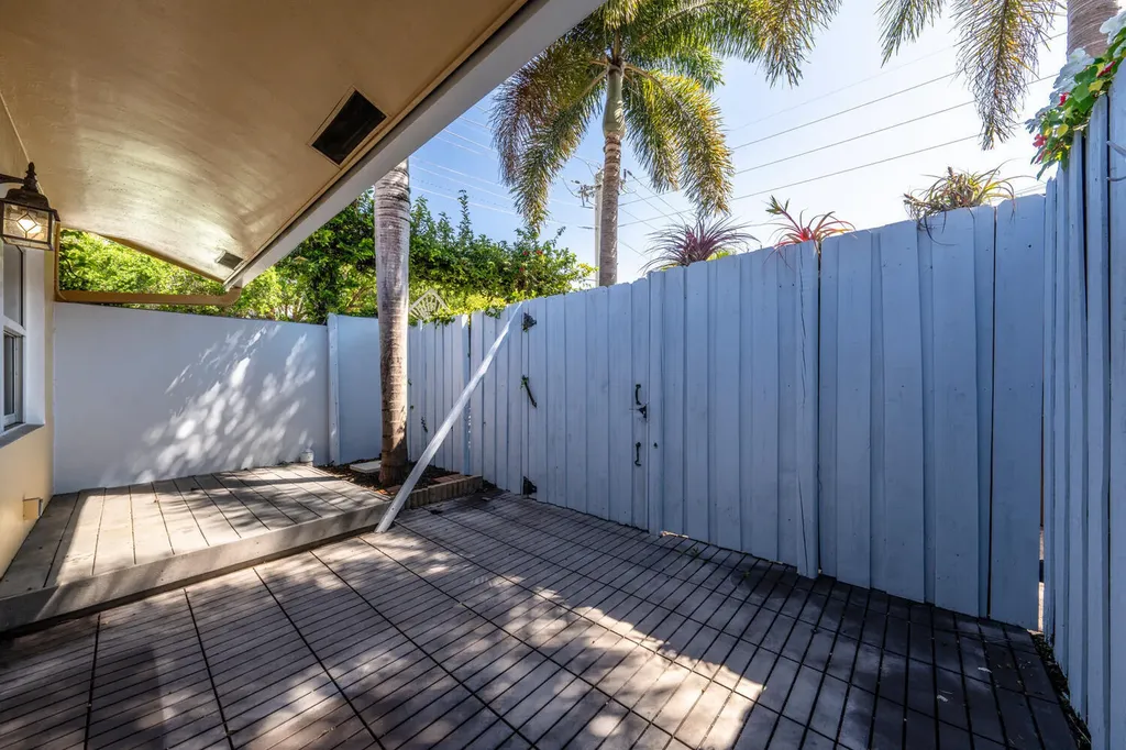 1200 NE 17th Court Fort Lauderdale FL 33305