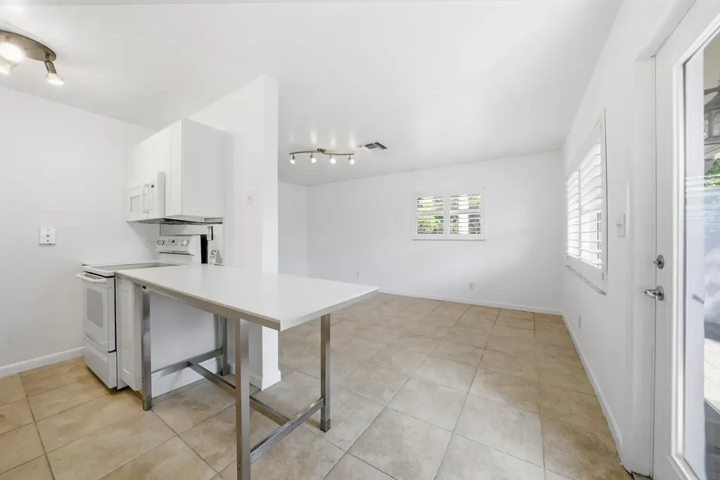 1200 NE 17th Court Fort Lauderdale FL 33305