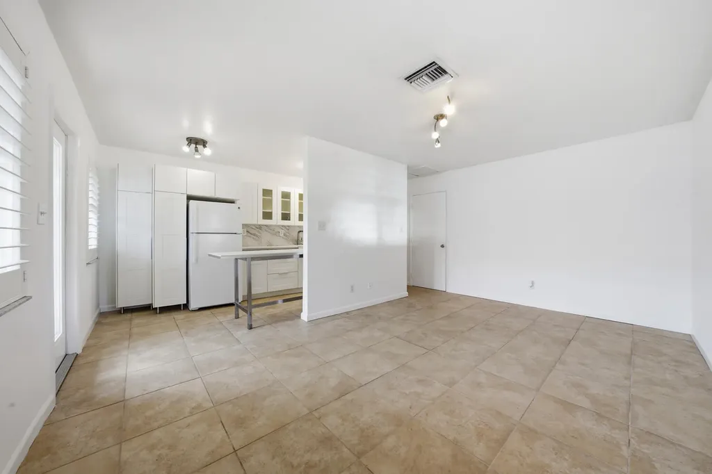 1200 NE 17th Court Fort Lauderdale FL 33305