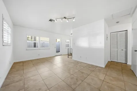 1200 NE 17th Court Fort Lauderdale FL 33305