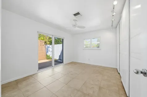 1200 NE 17th Court Fort Lauderdale FL 33305