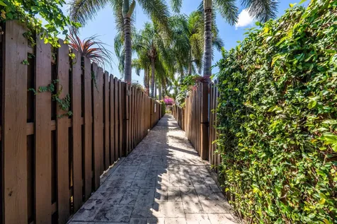 1200 NE 17th Court Fort Lauderdale FL 33305