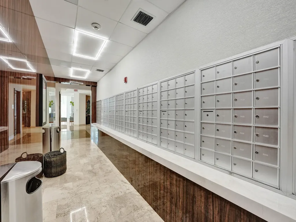 99 SE Mizner Boulevard Boca Raton FL 33432