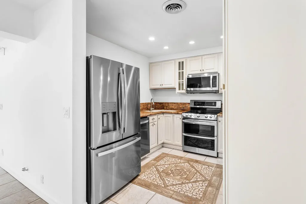 2100 NE 4th Avenue Boca Raton FL 33431