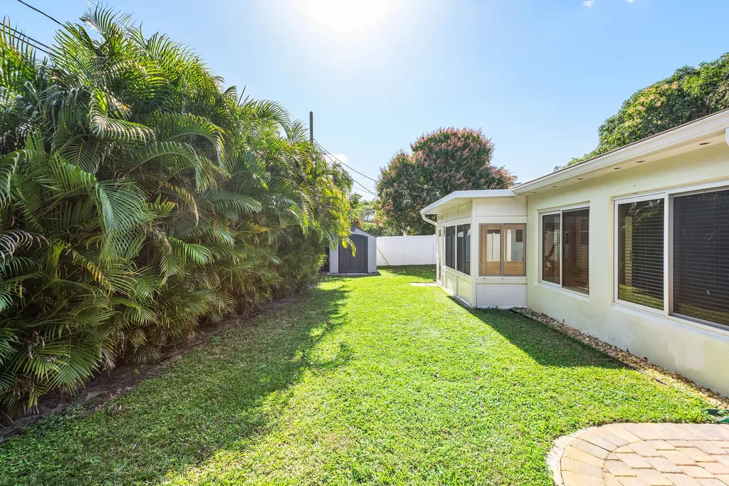 2100 NE 4th Avenue Boca Raton FL 33431