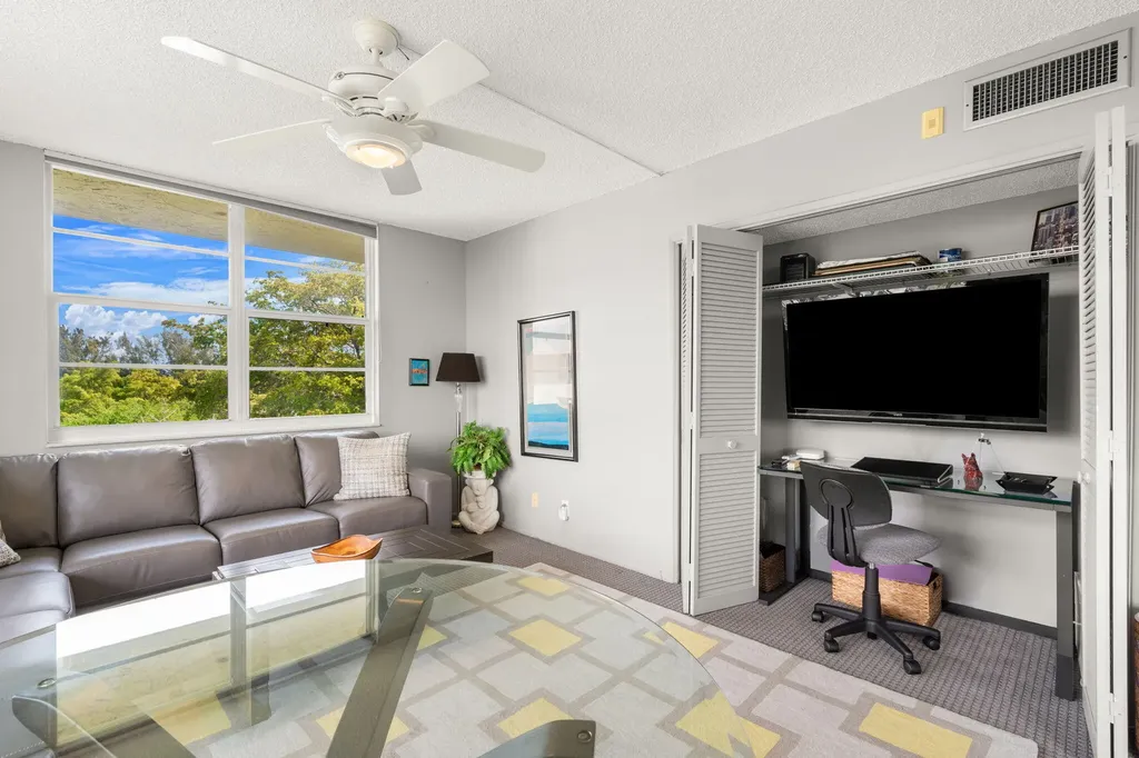 545 Oaks Lane Pompano Beach FL 33069
