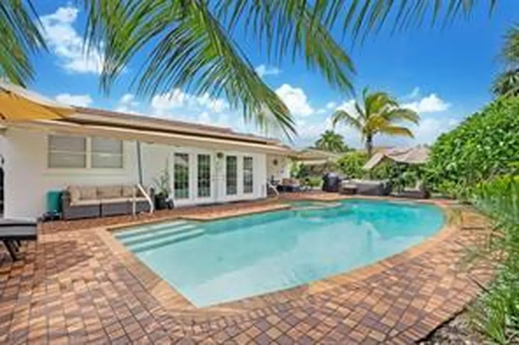241 SW 13th Street Boca Raton FL 33432