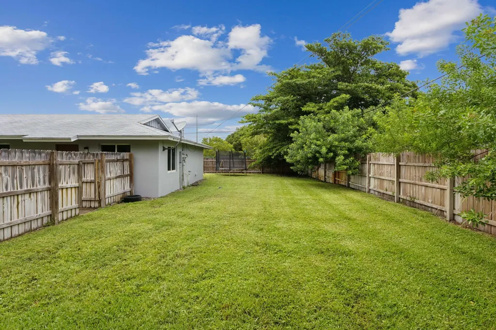2227 NE 3rd Avenue Delray Beach FL 33444