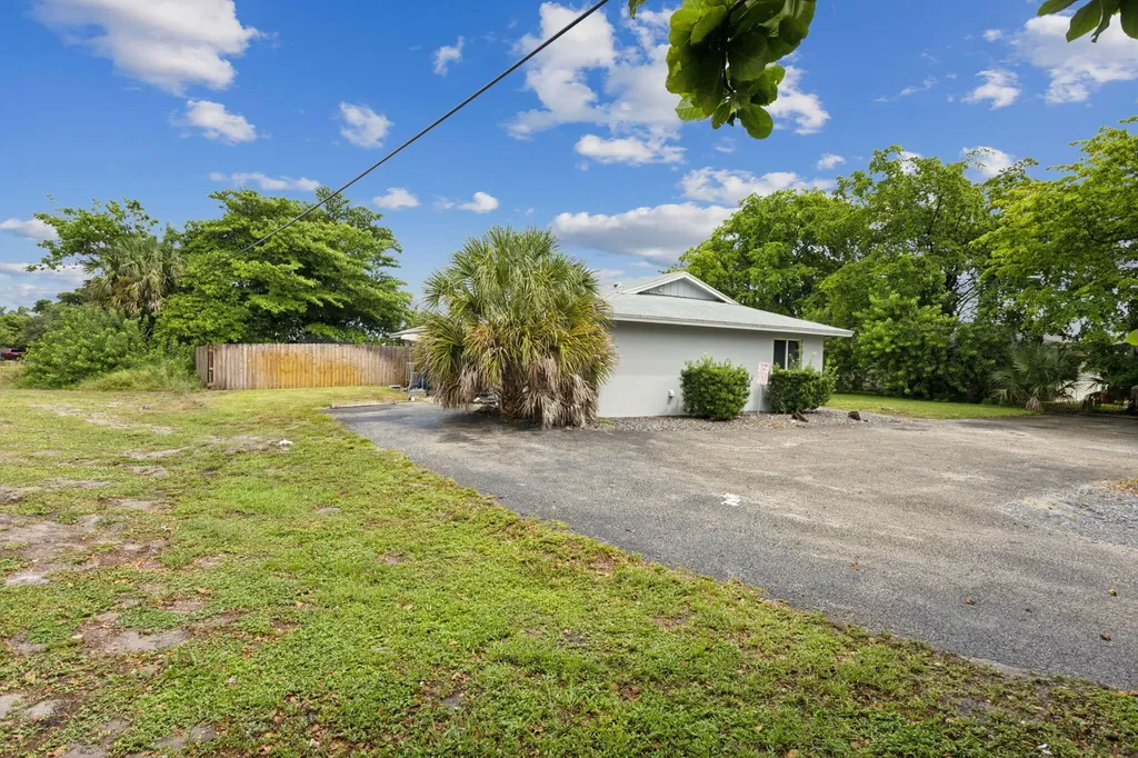 2227 NE 3rd Avenue Delray Beach FL 33444
