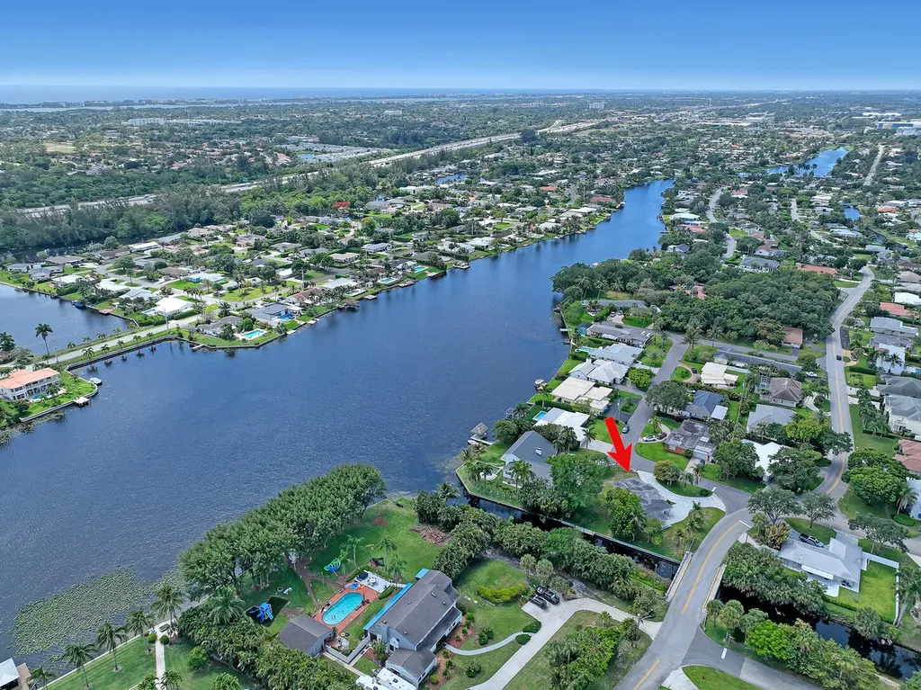 7500 W Lake Drive Lake Clarke Shores FL 33406