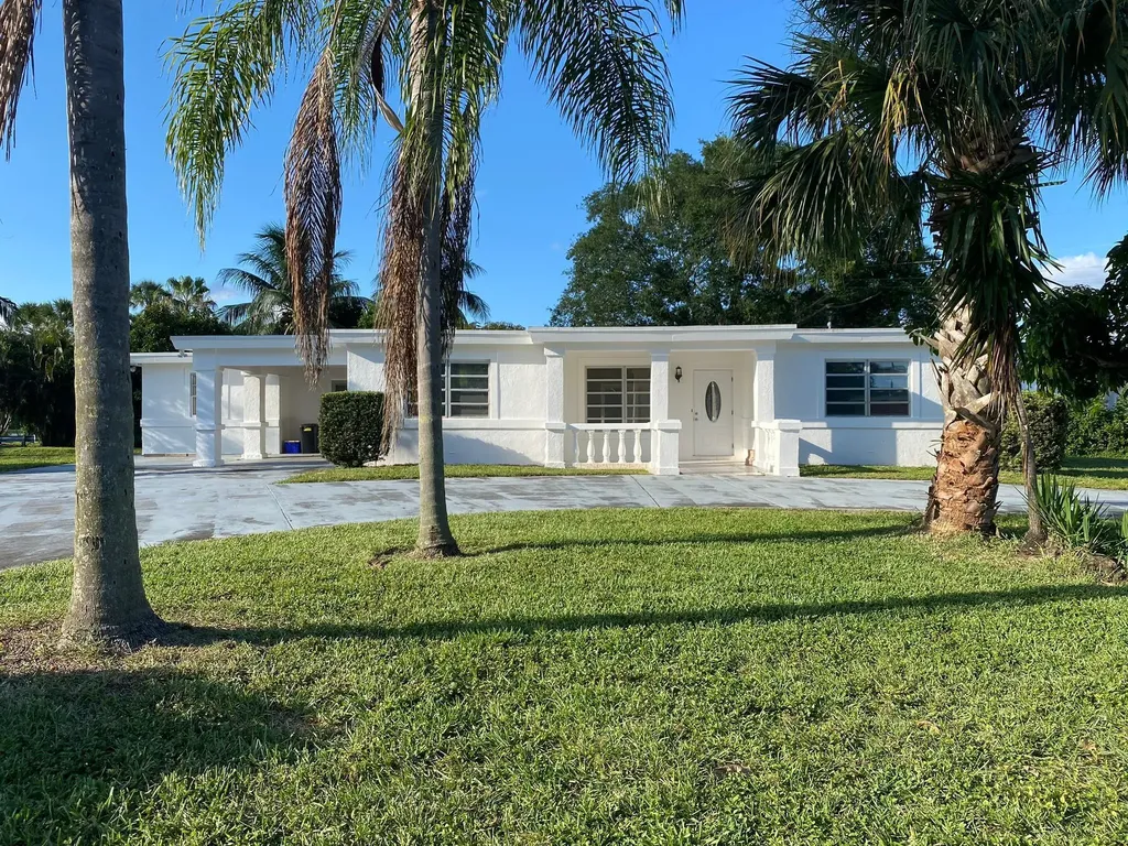 7500 W Lake Drive Lake Clarke Shores FL 33406