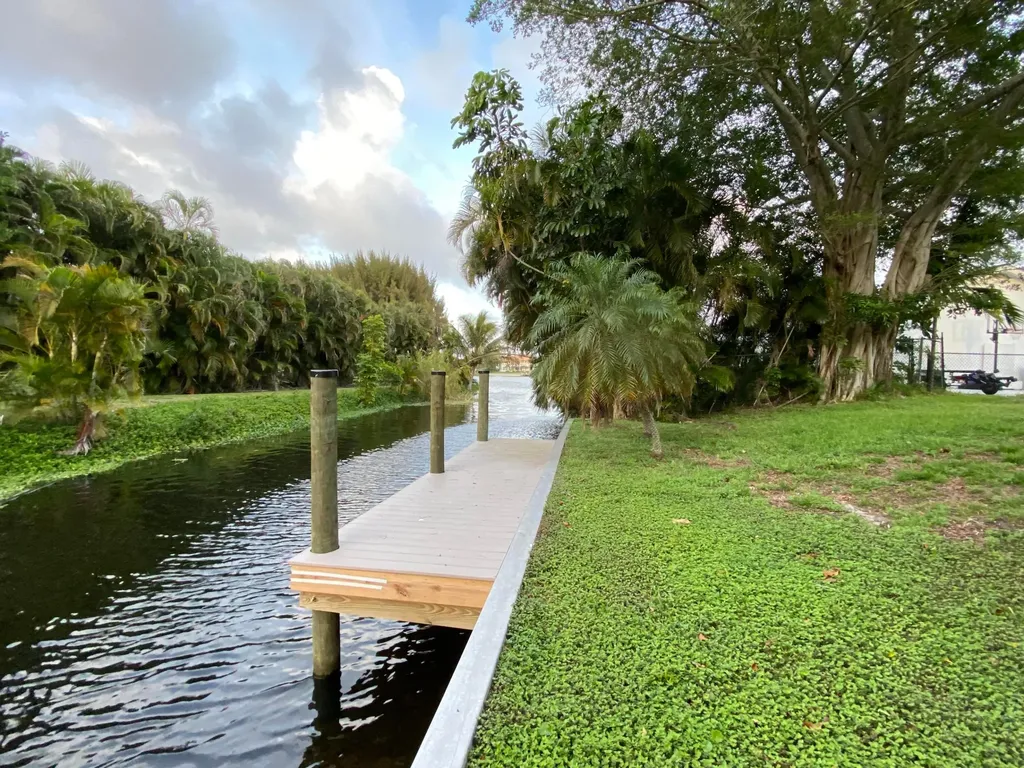 7500 W Lake Drive Lake Clarke Shores FL 33406