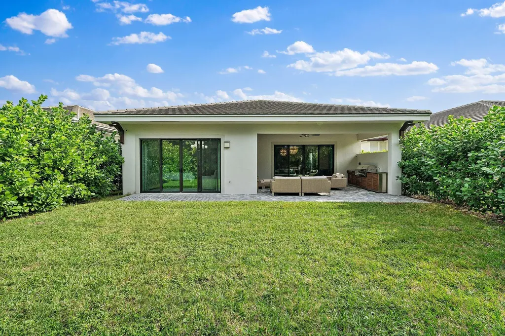 2938 Gin Berry Way West Palm Beach FL 33401