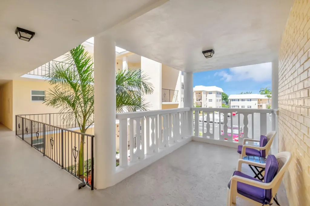 17 Colonial Club Drive Boynton Beach FL 33435