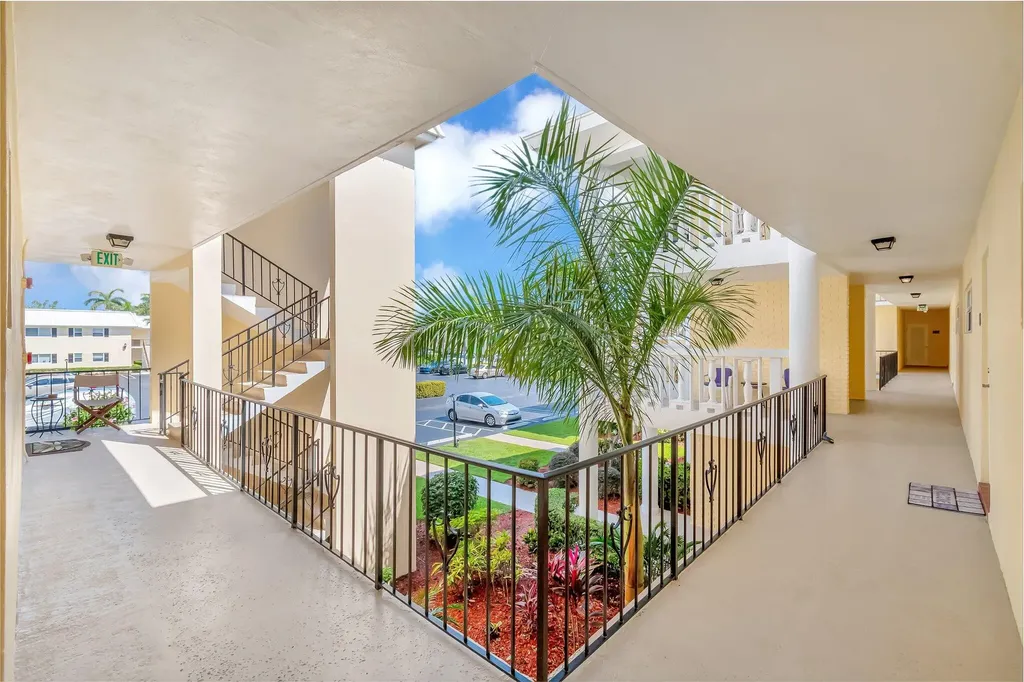 17 Colonial Club Drive Boynton Beach FL 33435