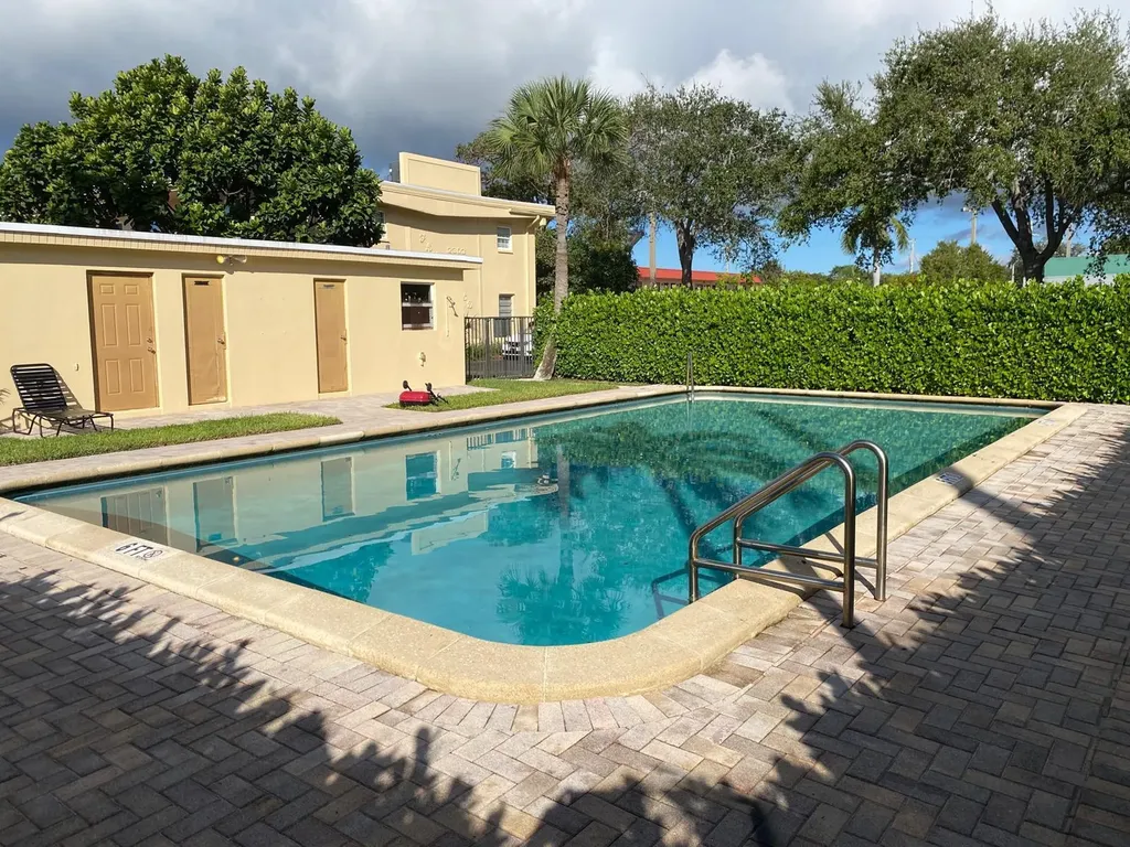 2303 S Federal Highway Boynton Beach FL 33435