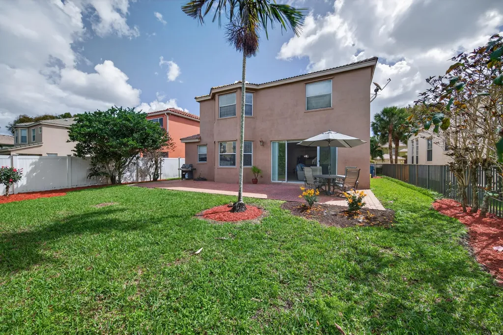 2078 Reston Circle Royal Palm Beach FL 33411