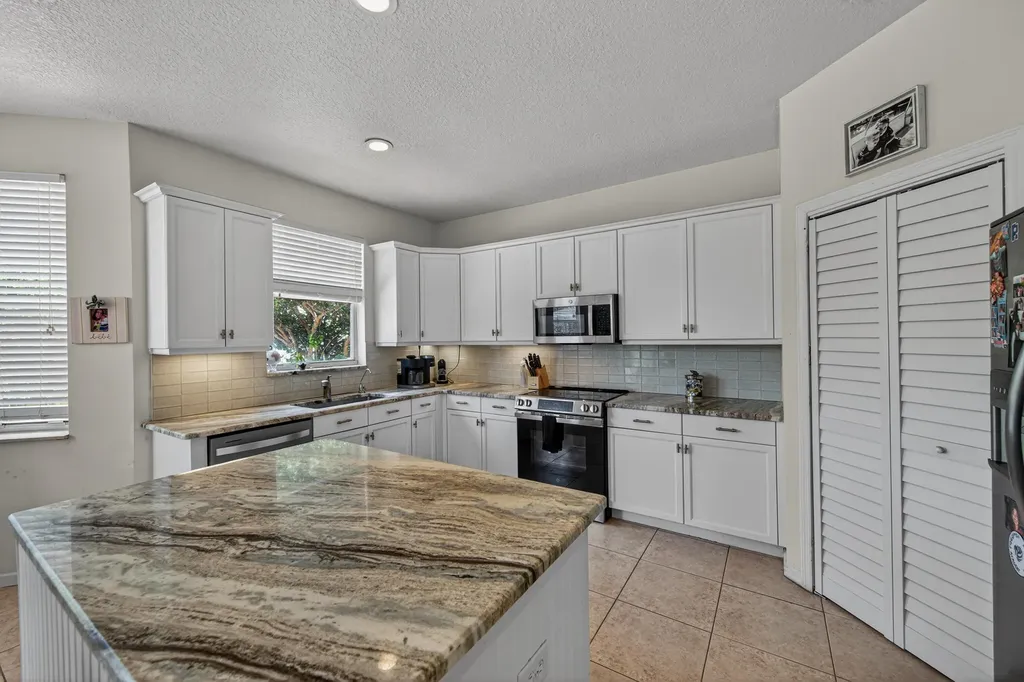 2078 Reston Circle Royal Palm Beach FL 33411
