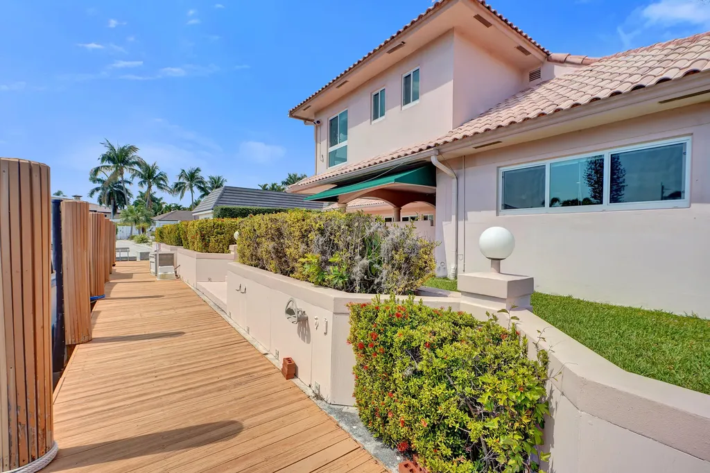 5530 Bayview Drive Fort Lauderdale FL 33308