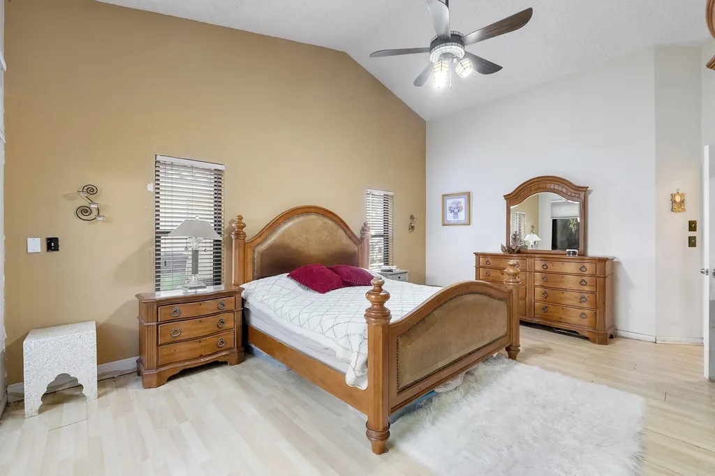 10551 NW 3rd Manor Coral Springs FL 33071