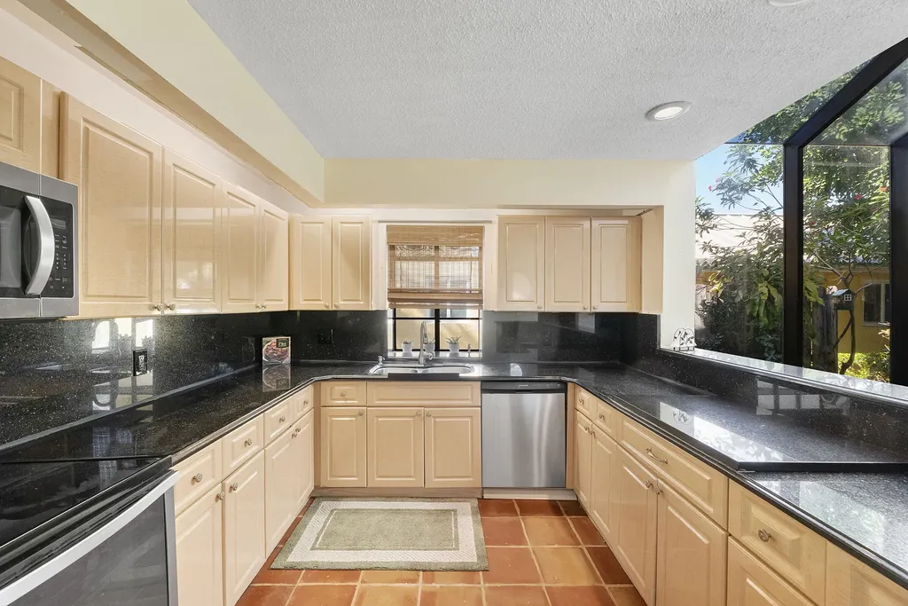10551 NW 3rd Manor Coral Springs FL 33071