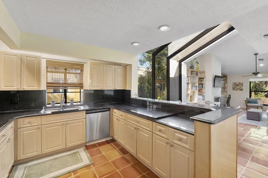 10551 NW 3rd Manor Coral Springs FL 33071