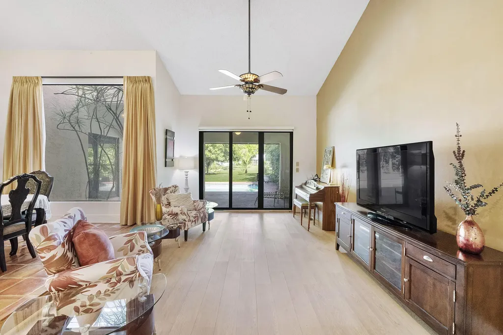 10551 NW 3rd Manor Coral Springs FL 33071