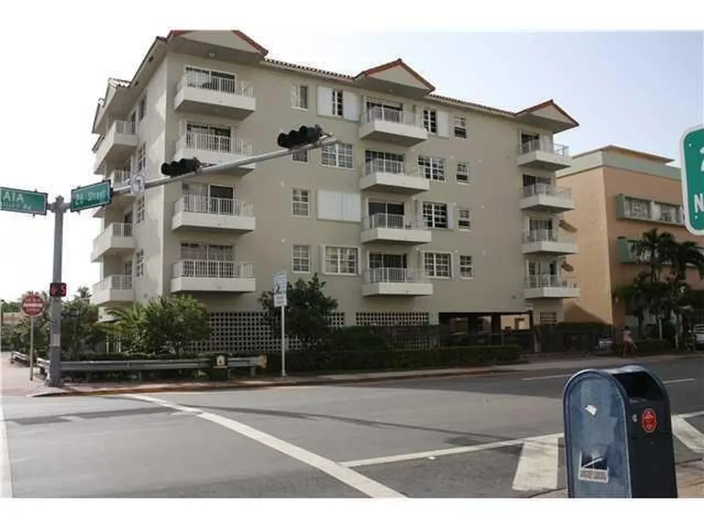 2600 Collins Avenue Miami Beach FL 33140