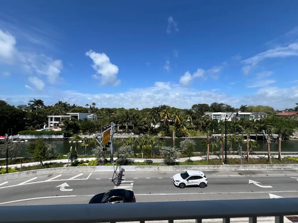 2600 Collins Avenue Miami Beach FL 33140