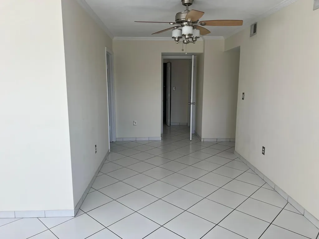 2600 Collins Avenue Miami Beach FL 33140
